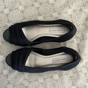 Laura Scott short wedges